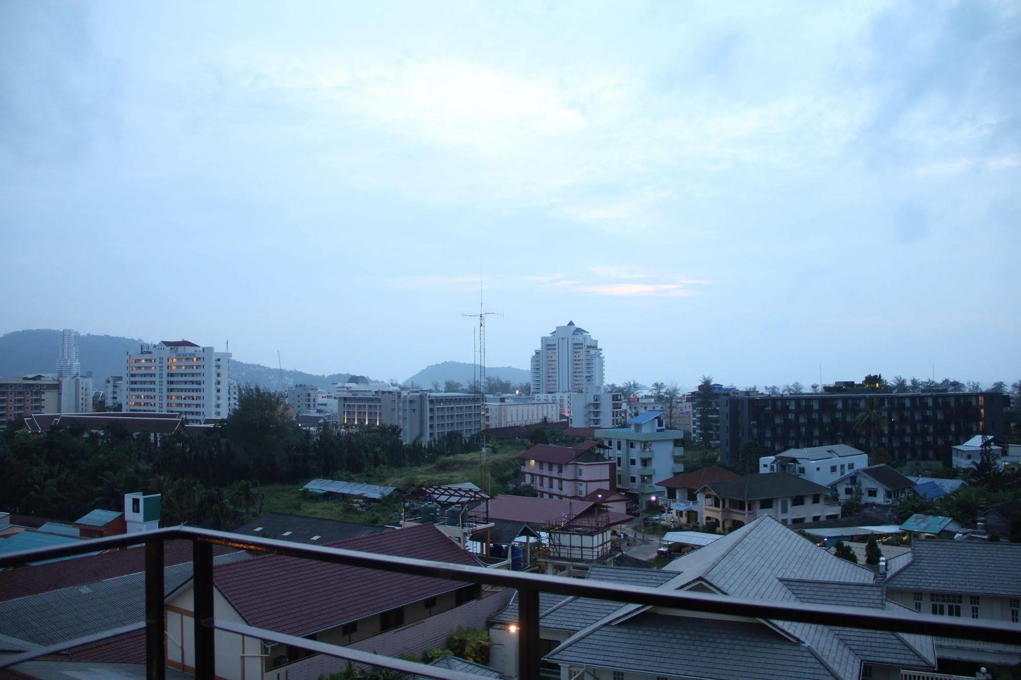 Sri Boutique Hotel Patong Exterior photo